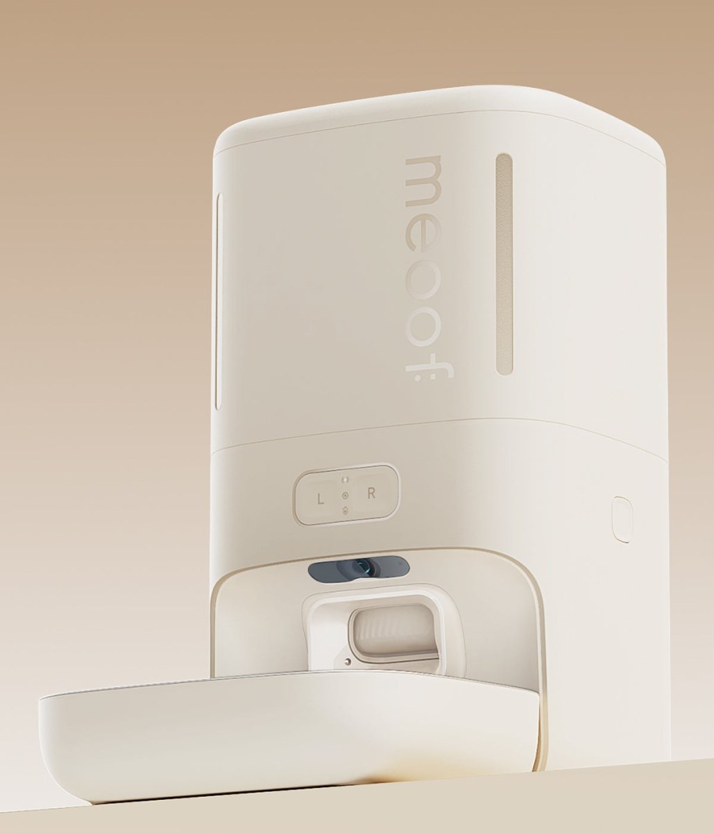 Smart automatic pet feeder with privacy camera